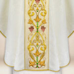 Chasuble brodée avec motif de calice