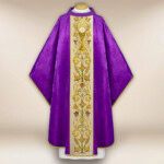 Chasuble brodée avec motif de calice
