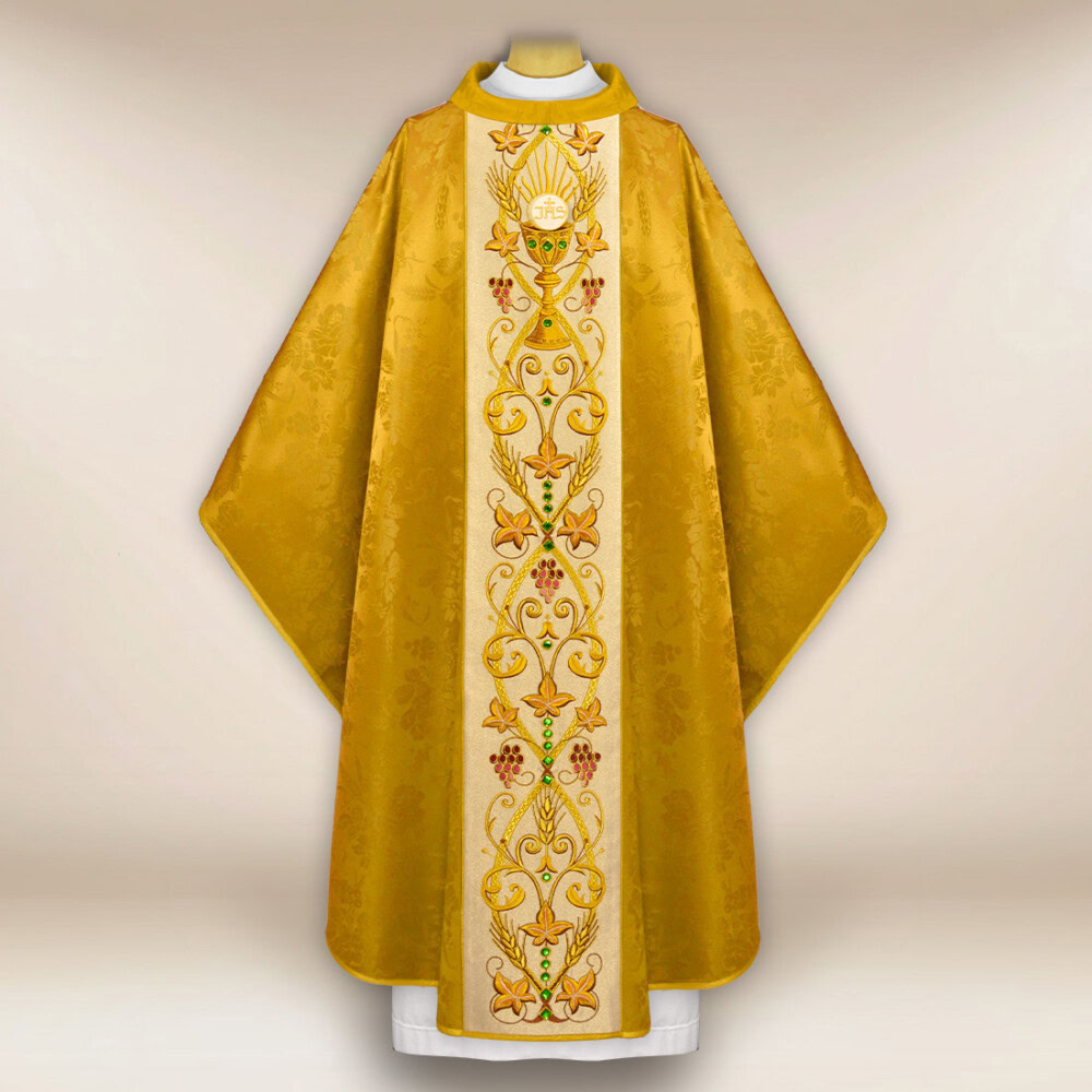 Chasuble brodée avec le motif du calice