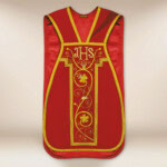 Chasuble romaine brodée avec IHS rouge