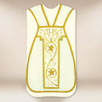 Chasuble romaine brodée avec IHS écru