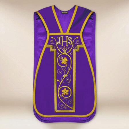 Chasuble romaine brodée avec IHS violet