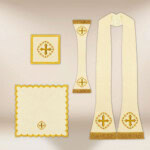 Chasuble romaine brodée ecru