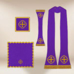 Chasuble romaine brodée violette