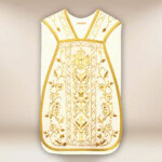 Chasuble romaine brodée en couleur écru