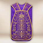 Chasuble romaine brodée en couleur violette