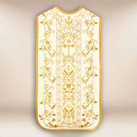 Chasuble romaine brodée en couleur écru