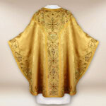 Chasuble brodée dorée avec croix