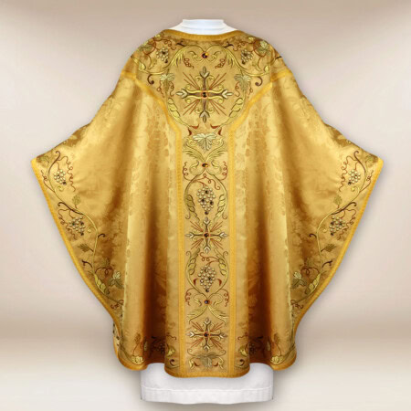 Chasuble brodée dorée avec croix