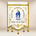 Drapeau brodé "Reine du Rosaire" avec inscription personnalisée