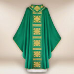 Chasuble liturgique brodée verte