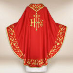 Chasuble brodée IHS rouge