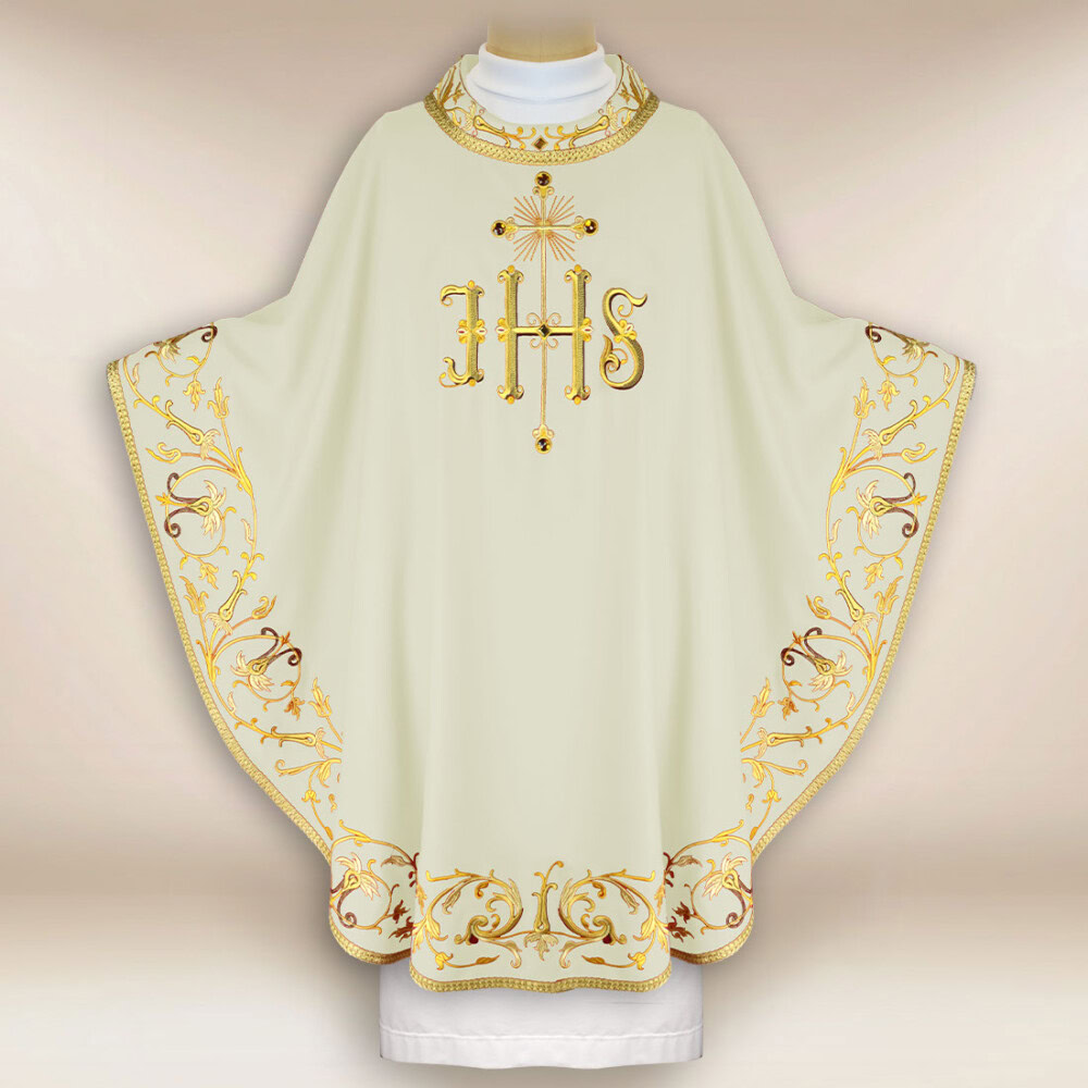 Chasuble brodée IHS écru