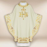Chasuble brodée IHS écru