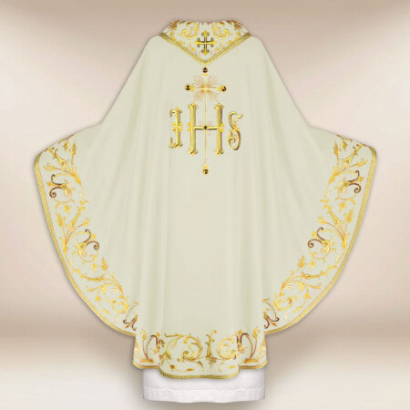 Chasuble brodée IHS écru