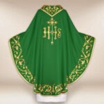 Chasuble brodée IHS verte