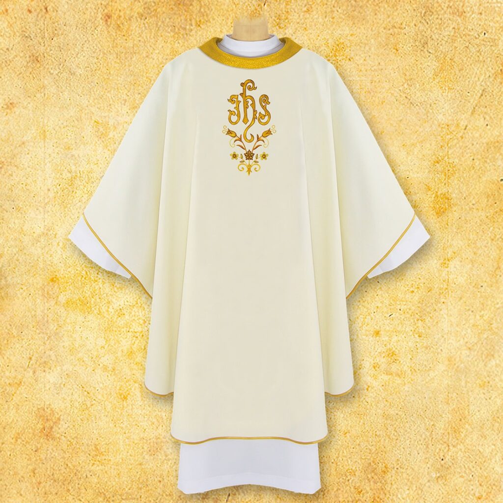 Chasuble brodée avec IHS