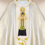 Chasuble brodée Saint Jean-Marie Vianney