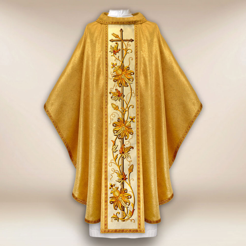 Chasuble brodée dorée