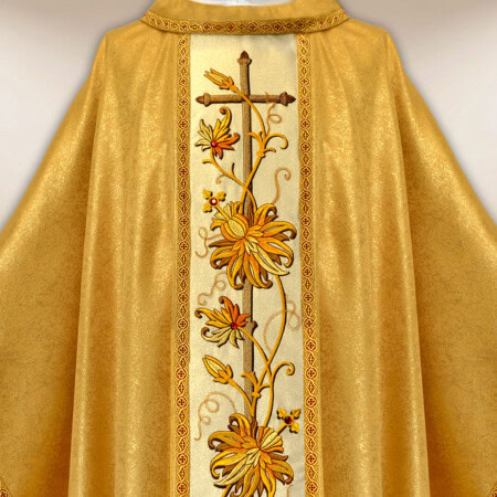 Chasuble brodée dorée
