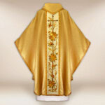 Chasuble brodée dorée