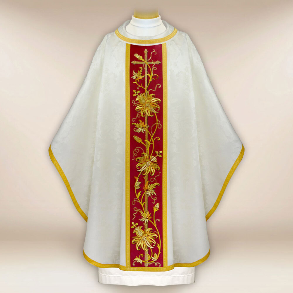 Chasuble brodée écrue