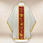 Chasuble brodée écrue