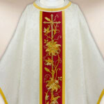 Chasuble brodée écrue