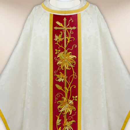 Chasuble brodée écrue