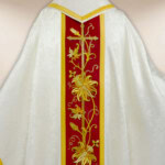 Chasuble brodée écrue