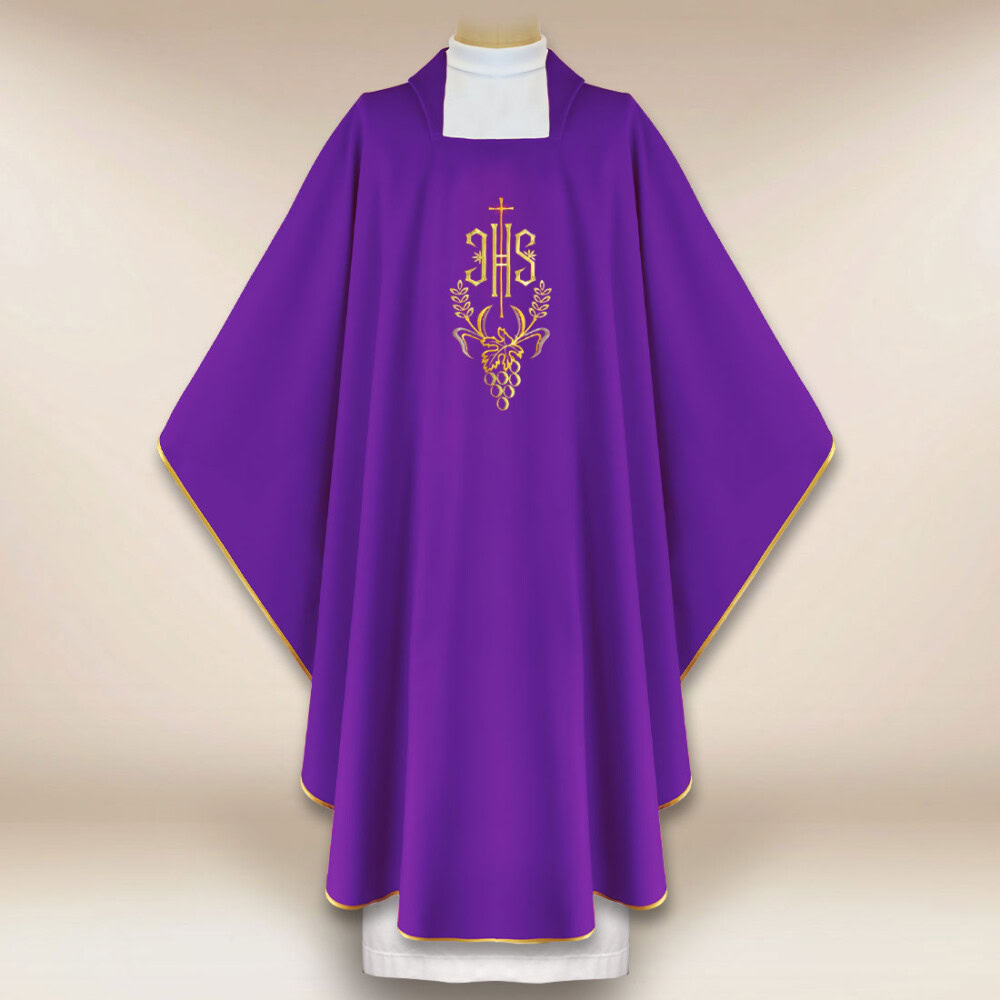 Chasuble brodée IHS violette