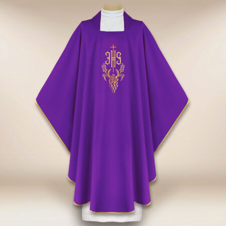 Chasuble brodée IHS violette