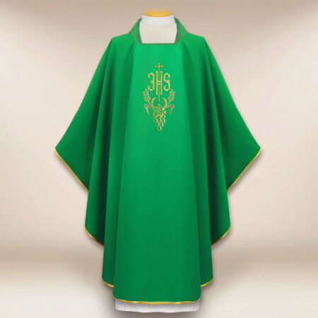 Chasuble brodée IHS verte