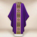 Chasuble liturgique violette brodée
