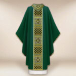 Chasuble liturgique verte brodée