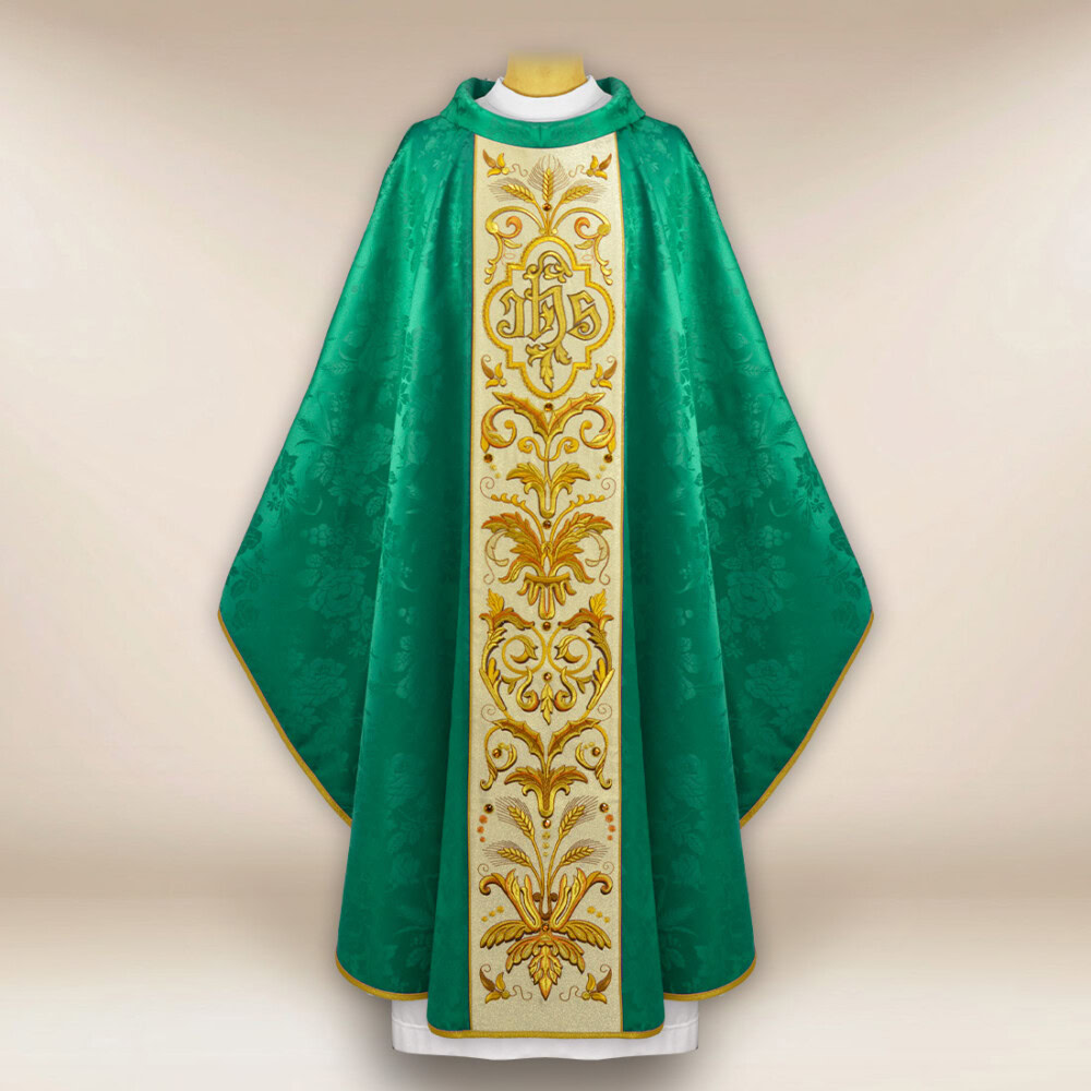 Chasuble brodée IHS verte