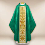 Chasuble brodée IHS verte
