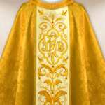 Chasuble brodée dorée IHS