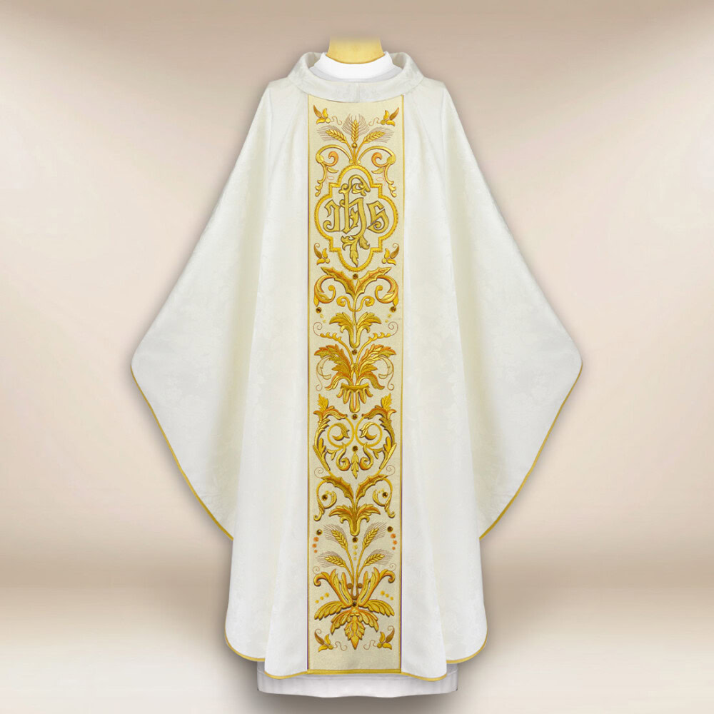 Chasuble brodée IHS écru