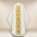 Chasuble brodée IHS écru