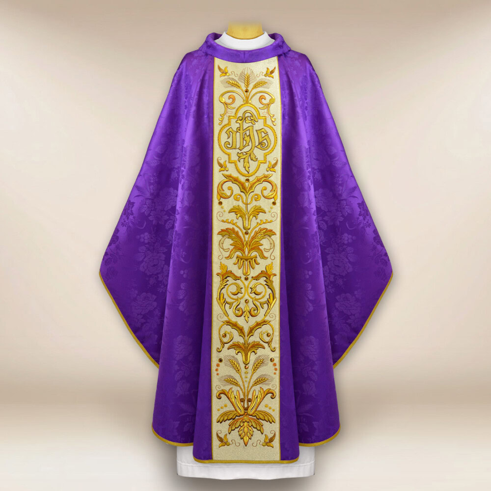 Chasuble brodée IHS violette