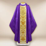 Chasuble brodée IHS violette