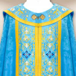 chape brodée mariale bleue