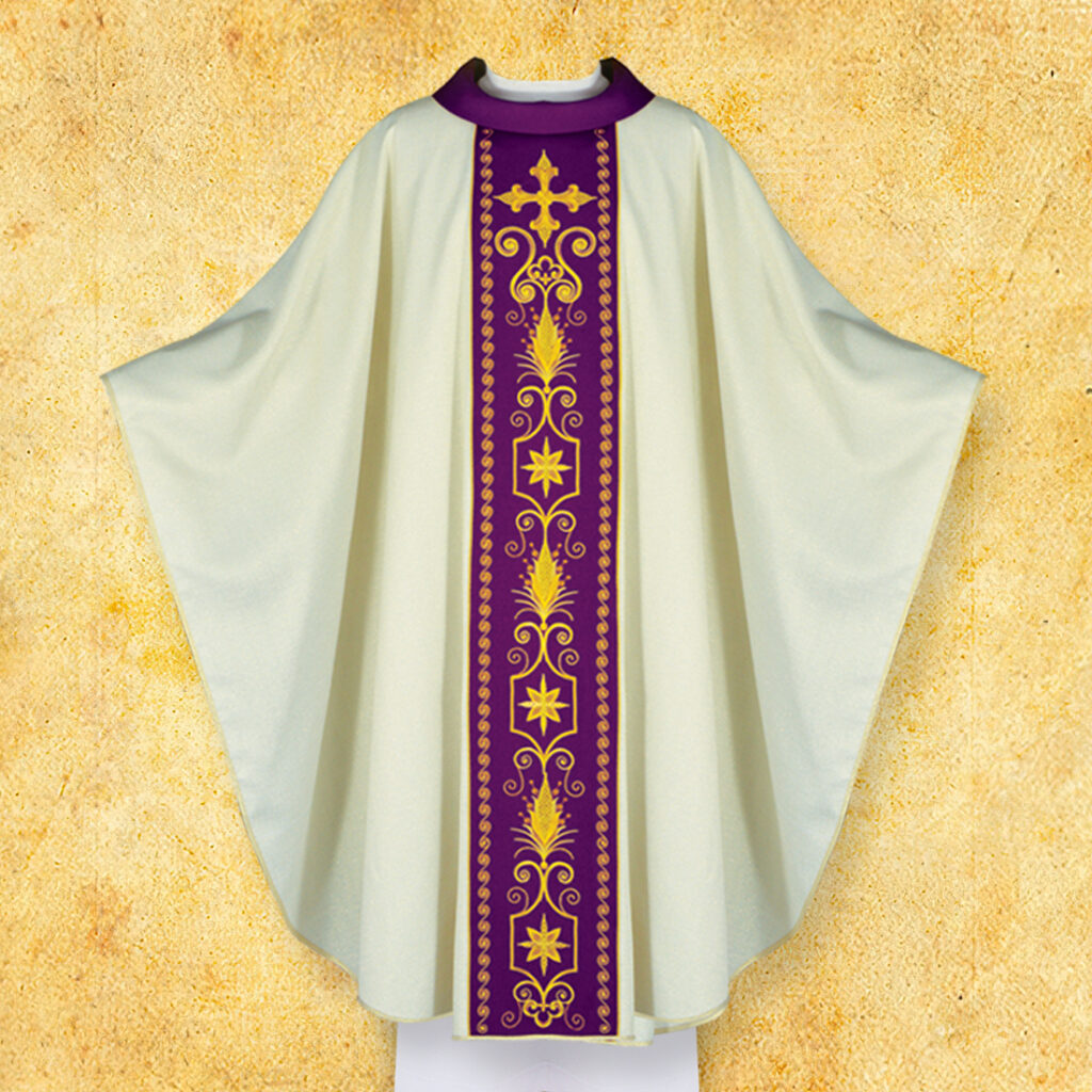 Chasuble ecru avec ceinture brodée violette
