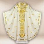 Chasuble brodée avec l'image de saint Joseph