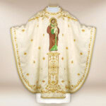 Chasuble brodée avec l'image de saint Joseph