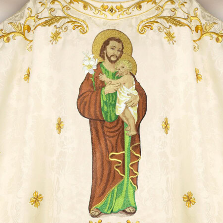 Chasuble brodée avec l'image de saint Joseph