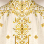 Chasuble brodée avec l'image de saint Joseph