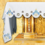 Nappe brodée Maryjny – brodée sur trois côtés 224x115cm