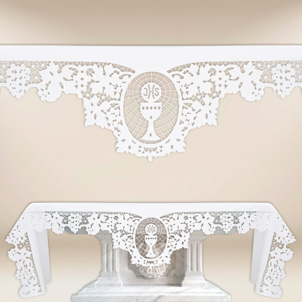 Nappe brodée avec Calice